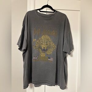 Def Leppard oversized graphic tee
